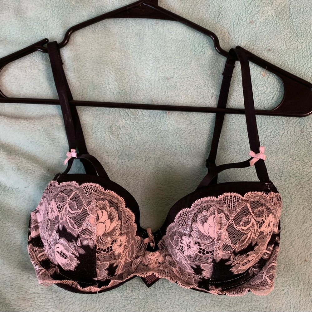VS Dream Angels Strappy Lace Bra